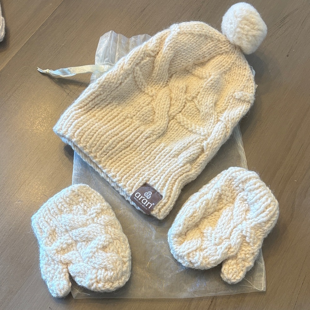 NWOT Aran 100% merino wool Kids Cream Cable Knit Beanie and Mittens Set